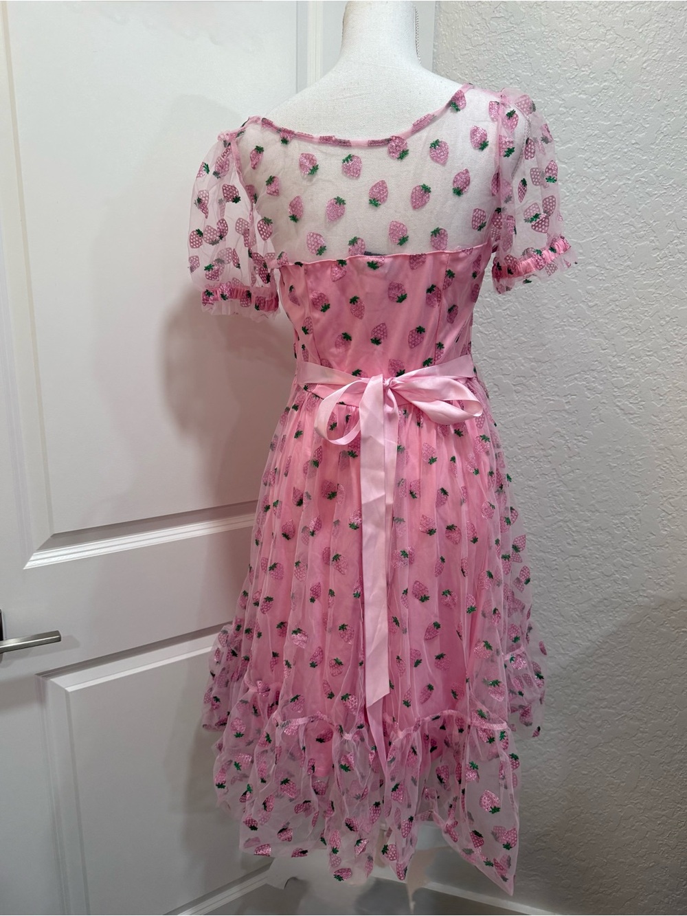 Sweet Society Pink Strawberry Mesh Puff Sleeve Midi Dress Size Small - Picture 3 of 9